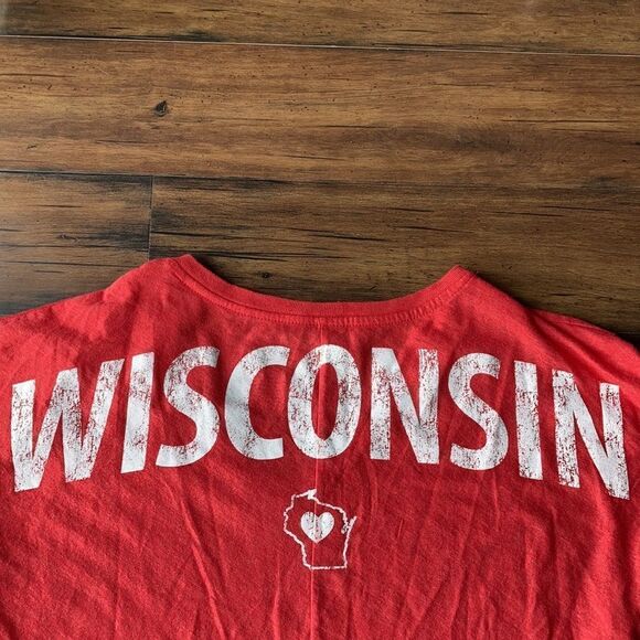 NEW Wisconsin Home State Of Mine Red White Short Sleeve V-neck Tee Small 🧀🦡❤️ - Picture 5 of 5